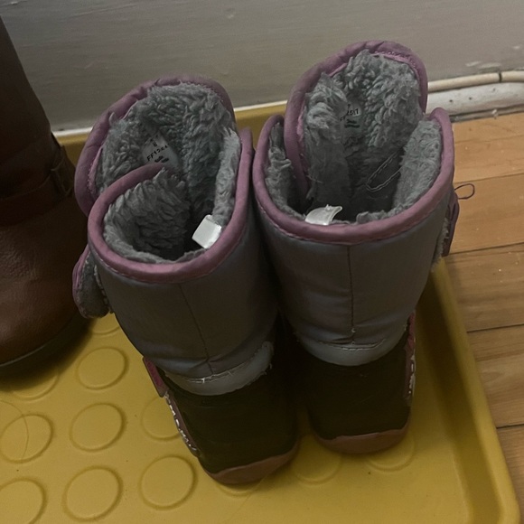 winter boot size 8 - Picture 2 of 6